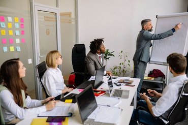 Mehrere Personen in einem Meeting