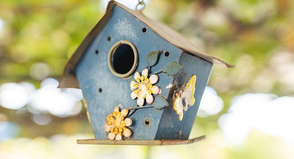 Ein kleines selbstgebautes Vogelhaus