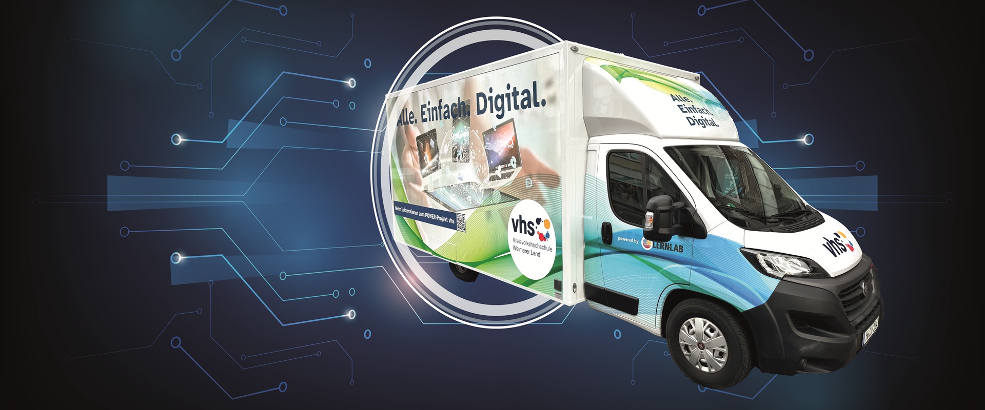 Das DigiMobil vor dunkelblauem Hintergrund